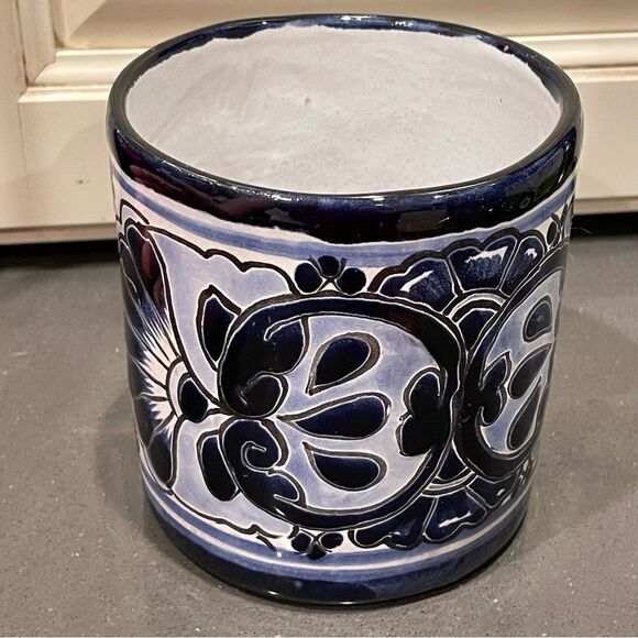 Mexican Talavera handmade Pottery blue and white patterned painted mug - Picture 10 of 13